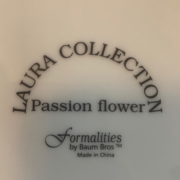 🏷️ 3 for $10 
Passion Flower porcelain Plate - Picture 2 of 5